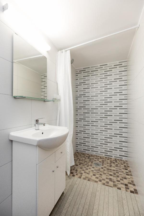 Minimalist Styled Tiny Ap @New York Cafe Apartment Budapesta Exterior foto